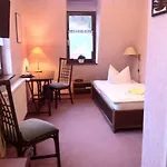 Zur Hallenburg Hotel 3*