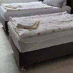 Zur Hallenburg 3*