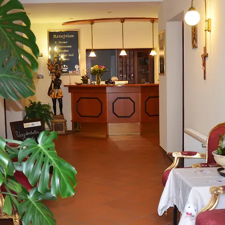 Zur Hallenburg Hotel 3*