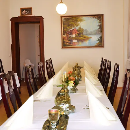 Zur Hallenburg Hotel 3*