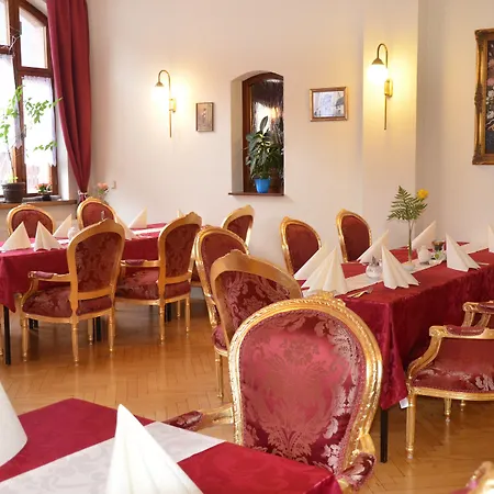 Zur Hallenburg 호텔 3*