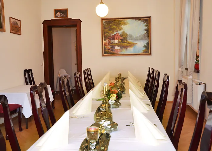 Zur Hallenburg 호텔 3*