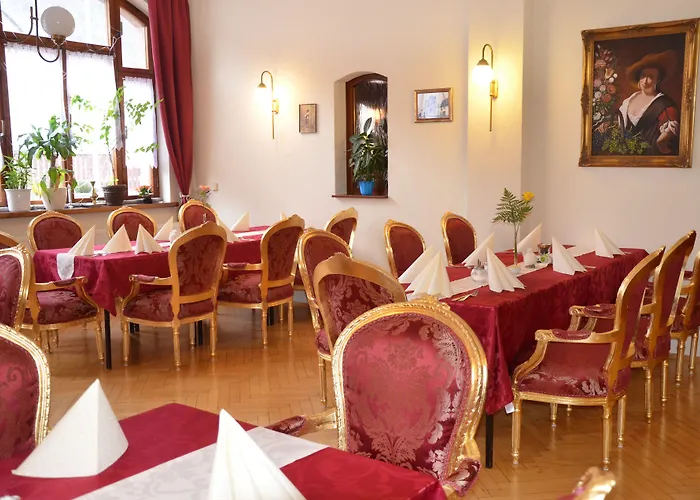 Zur Hallenburg 호텔 3*