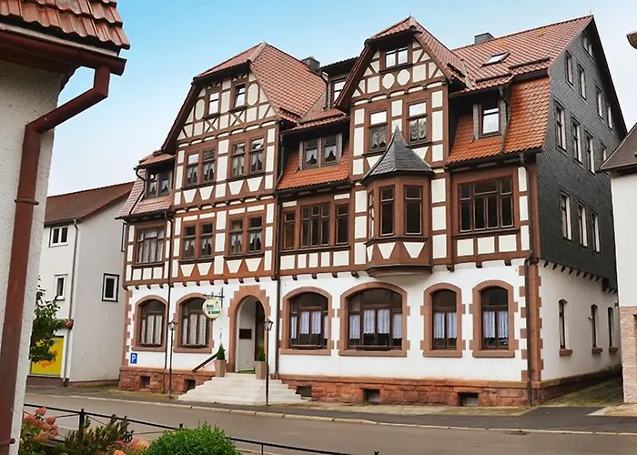 Zur Hallenburg Otel